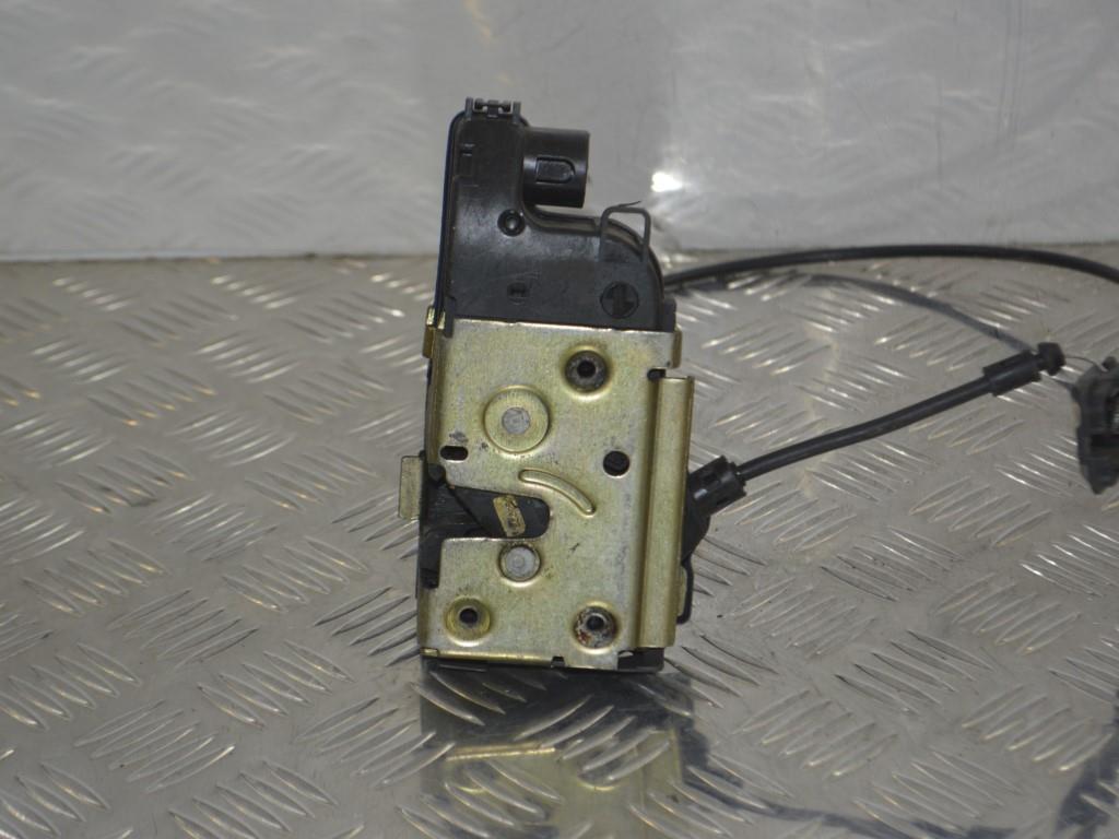 Замок двери передней правой