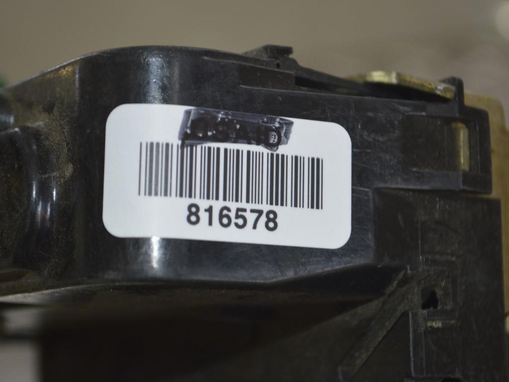 Замок двери передней правой