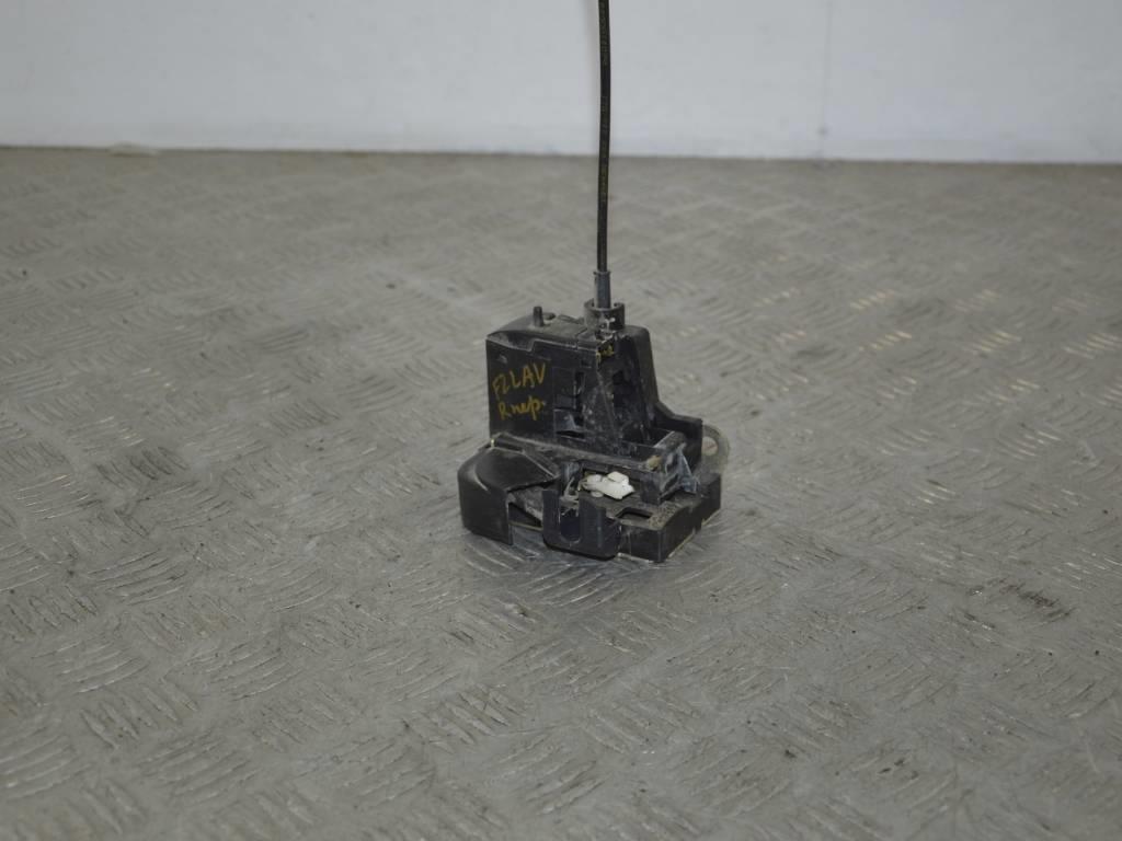 Замок двери передней правой