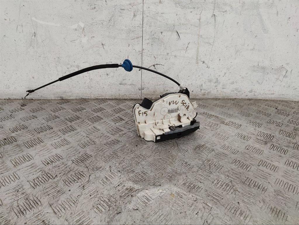 Замок двери передней правой