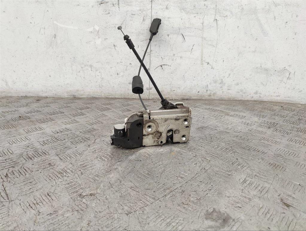 Замок двери передней правой