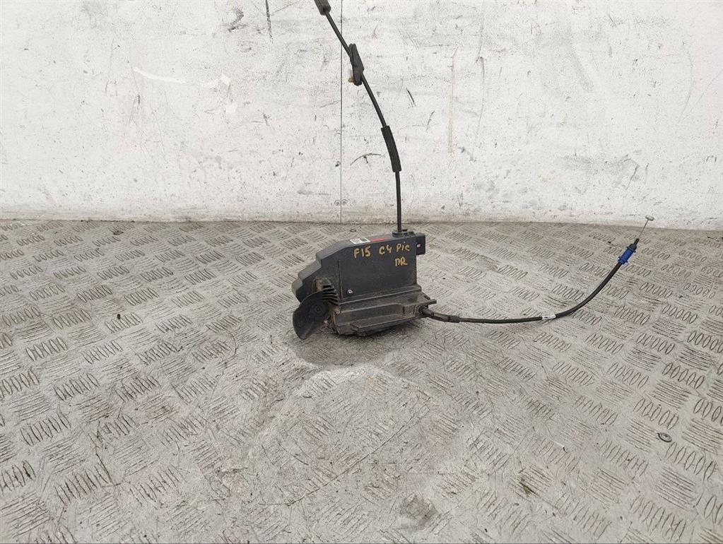 Замок двери передней правой