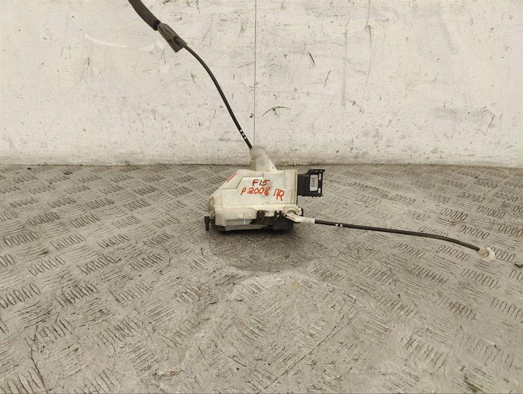 Замок двери передней правой