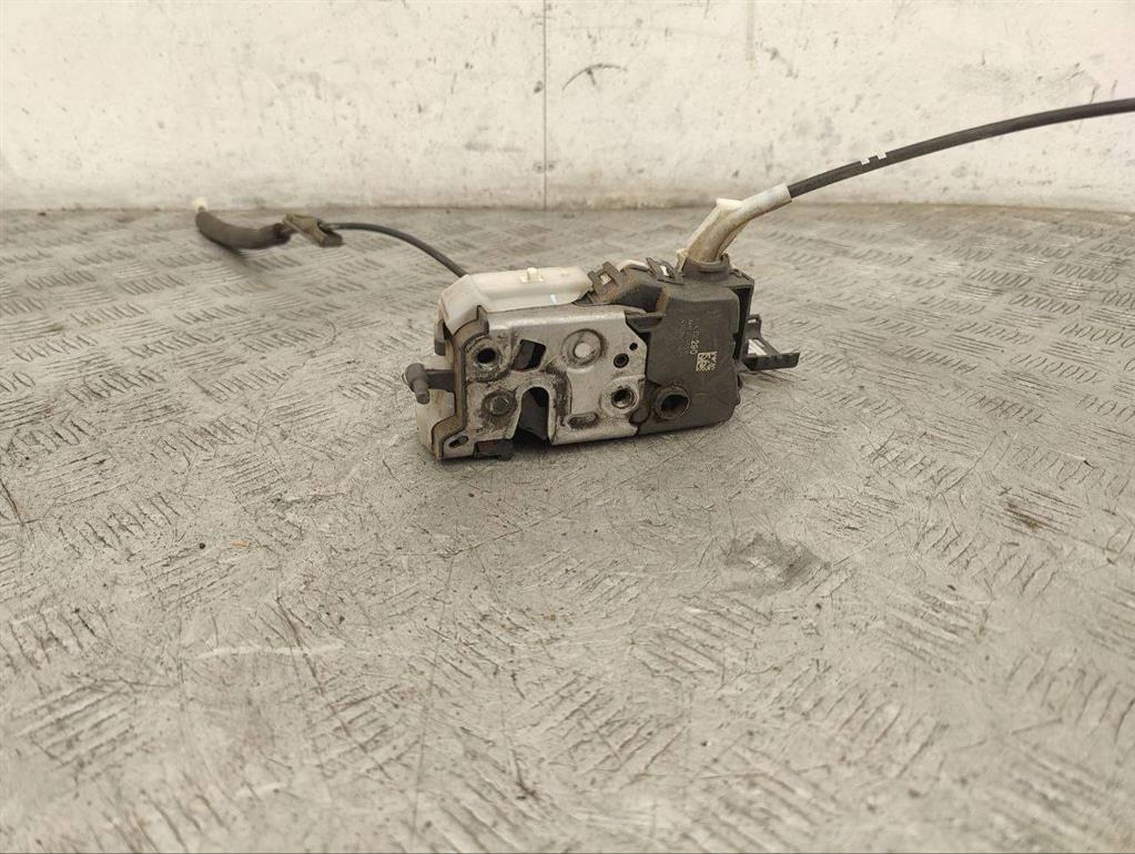 Замок двери передней правой