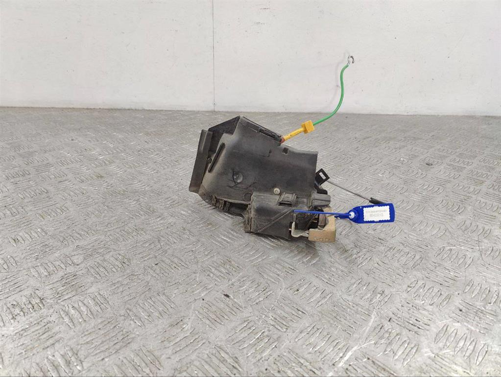 Замок двери передней правой