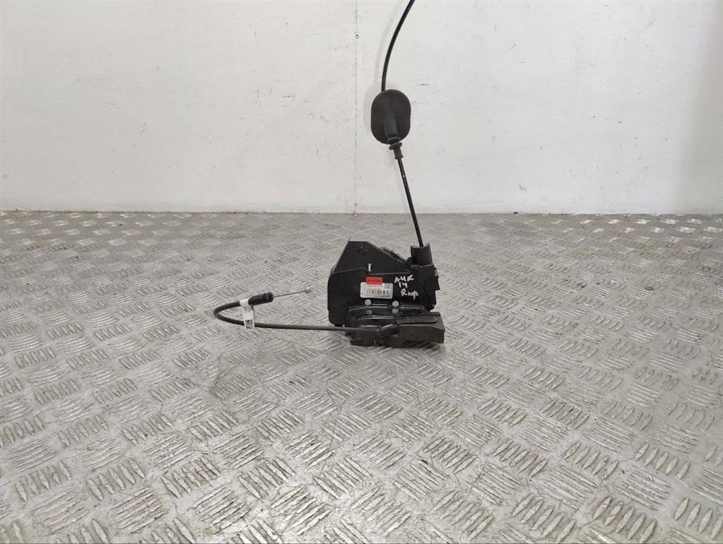 Замок двери передней правой