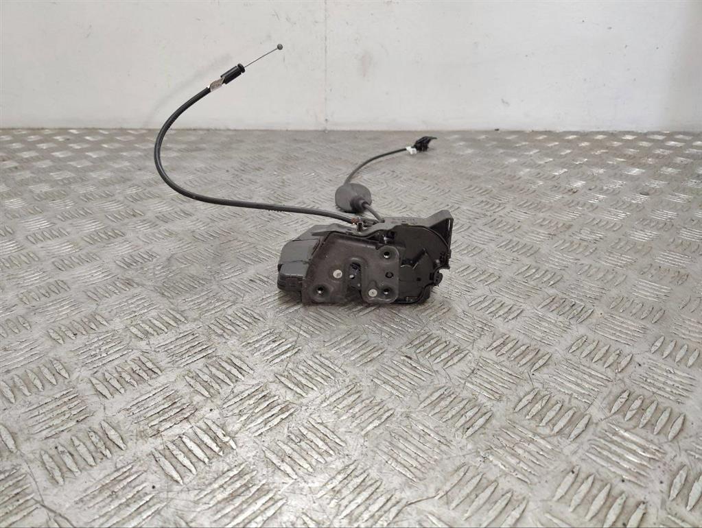 Замок двери передней правой