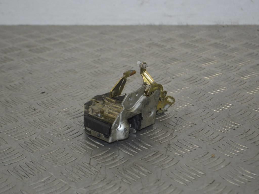 Замок двери передней правой