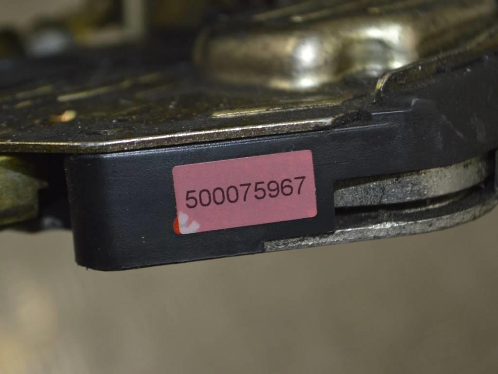 Замок двери передней правой