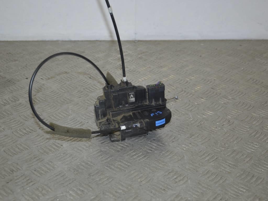 Замок двери передней правой