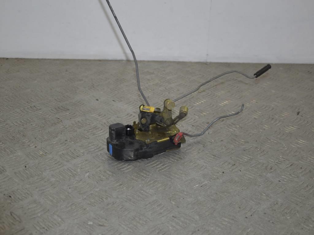 Замок двери передней правой