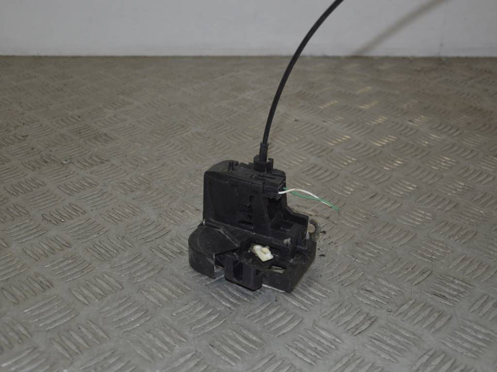 Замок двери передней правой