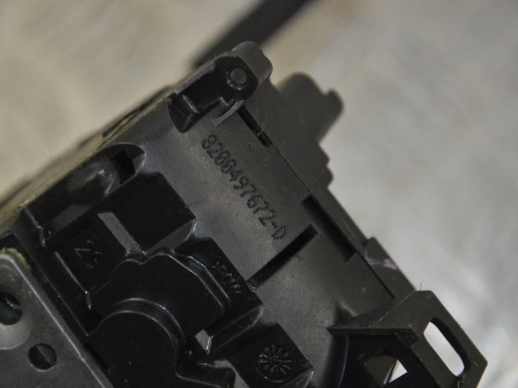 Замок двери задней левой Renault Kangoo 1 (1997-2007) 8200497672