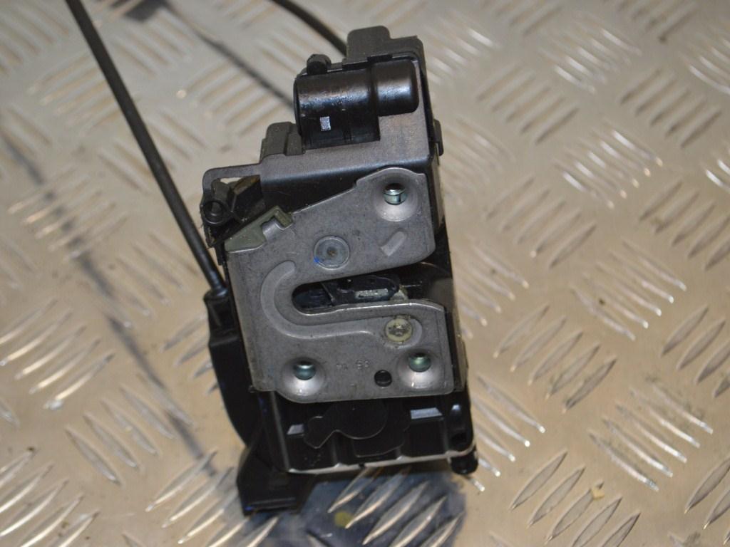 Замок двери задней левой