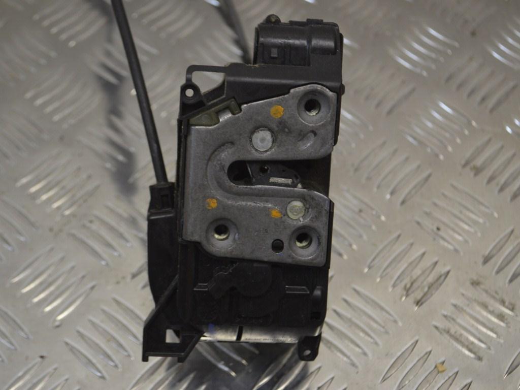 Замок двери задней левой