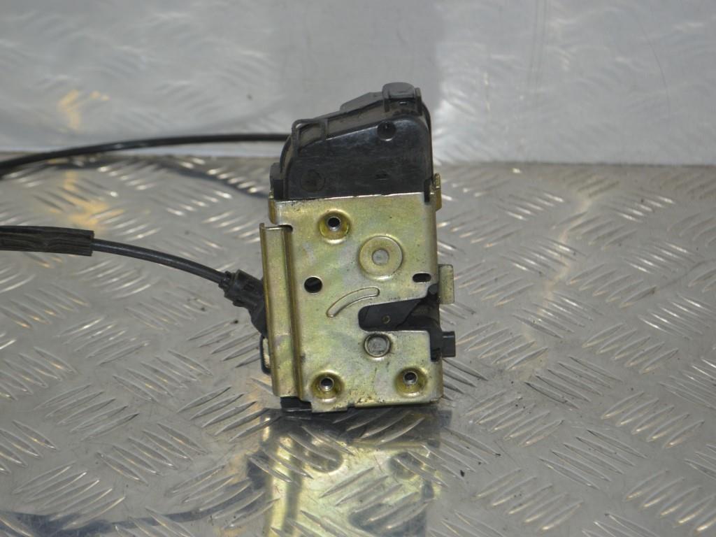 Замок двери задней левой