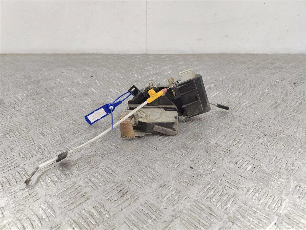 Замок двери задней левой