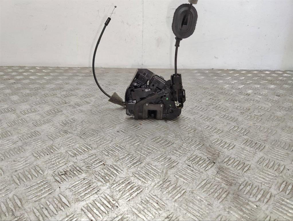 Замок двери задней левой