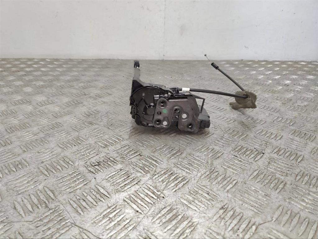 Замок двери задней левой