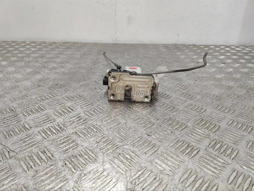 Замок двери задней левой