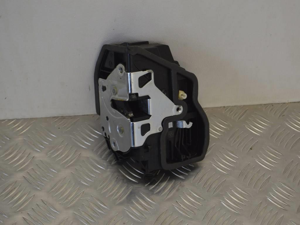 Замок двери задней левой