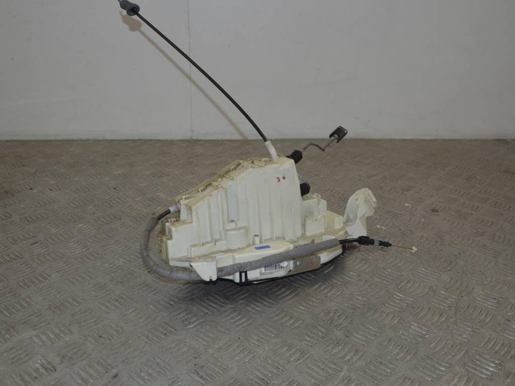 Замок двери задней левой