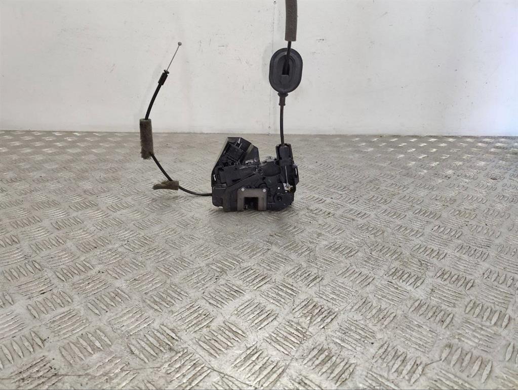 Замок двери задней левой