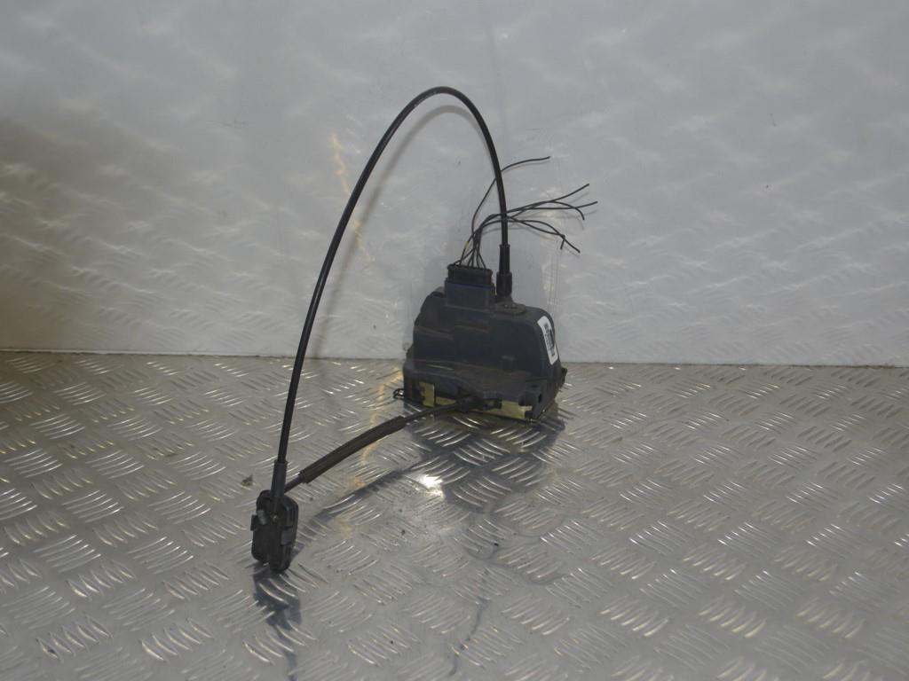 Замок двери задней правой