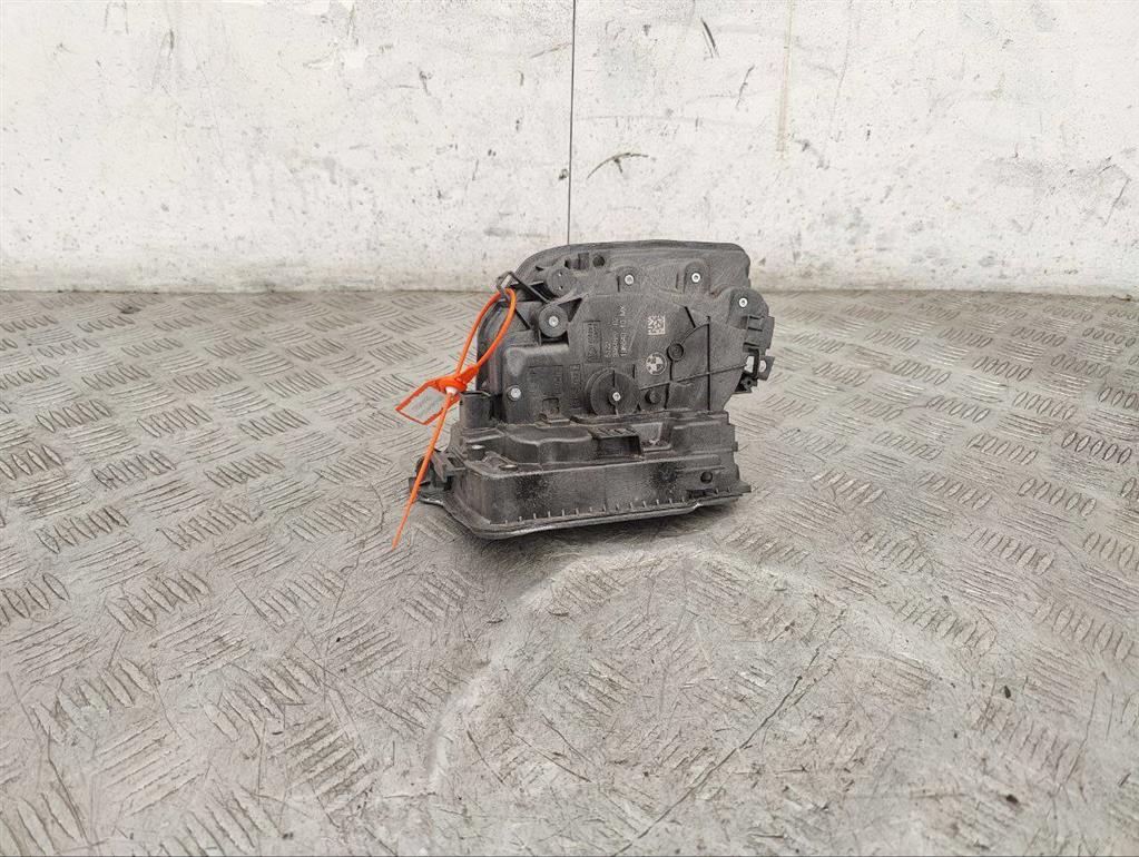 Замок двери задней правой