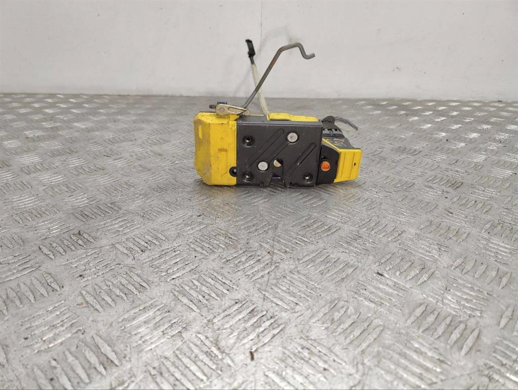 Замок двери задней правой