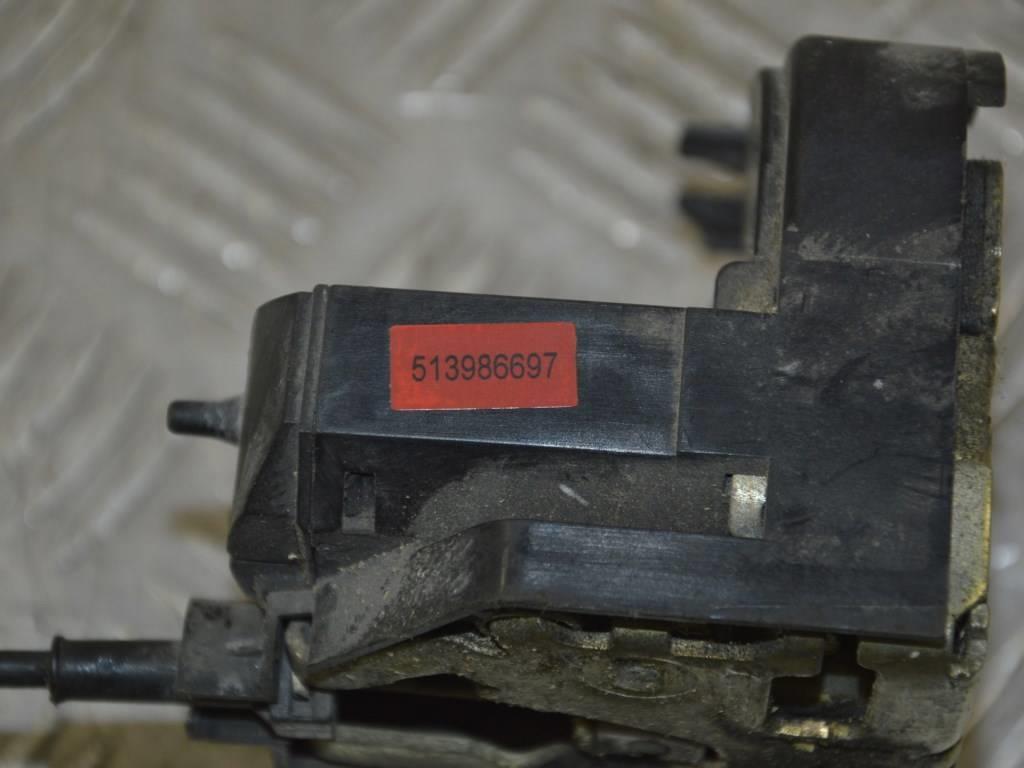 Замок двери задней правой