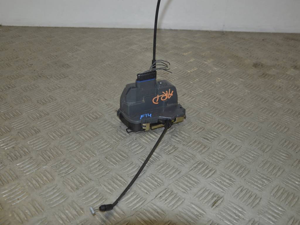 Замок двери задней правой