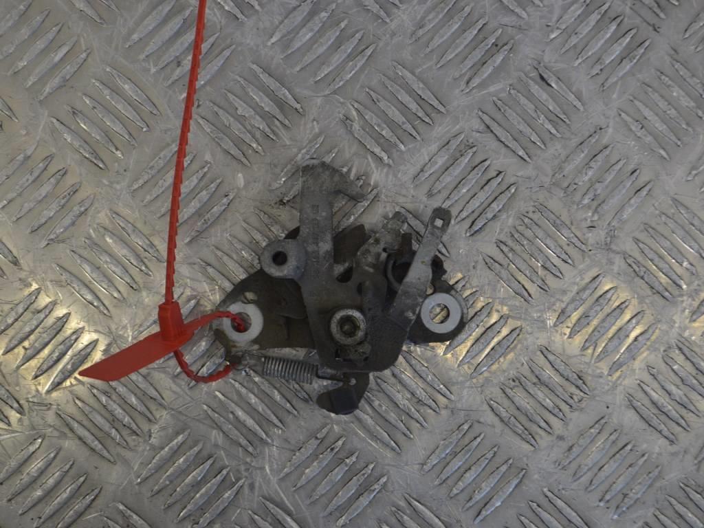 Замок капота