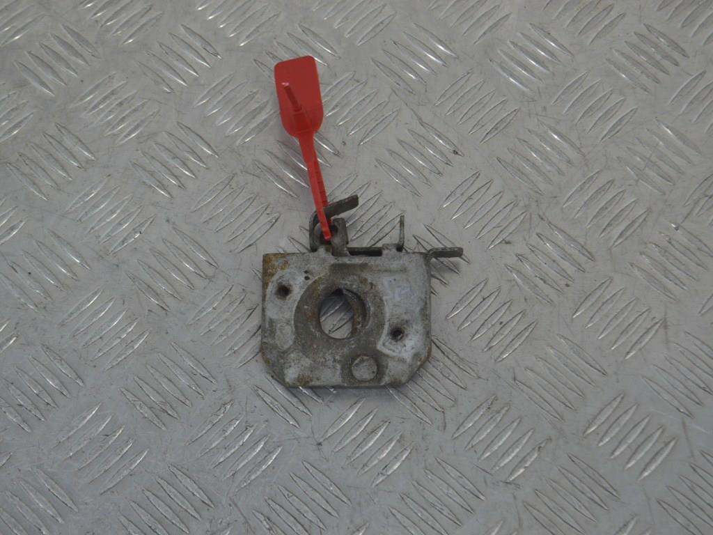 Замок капота