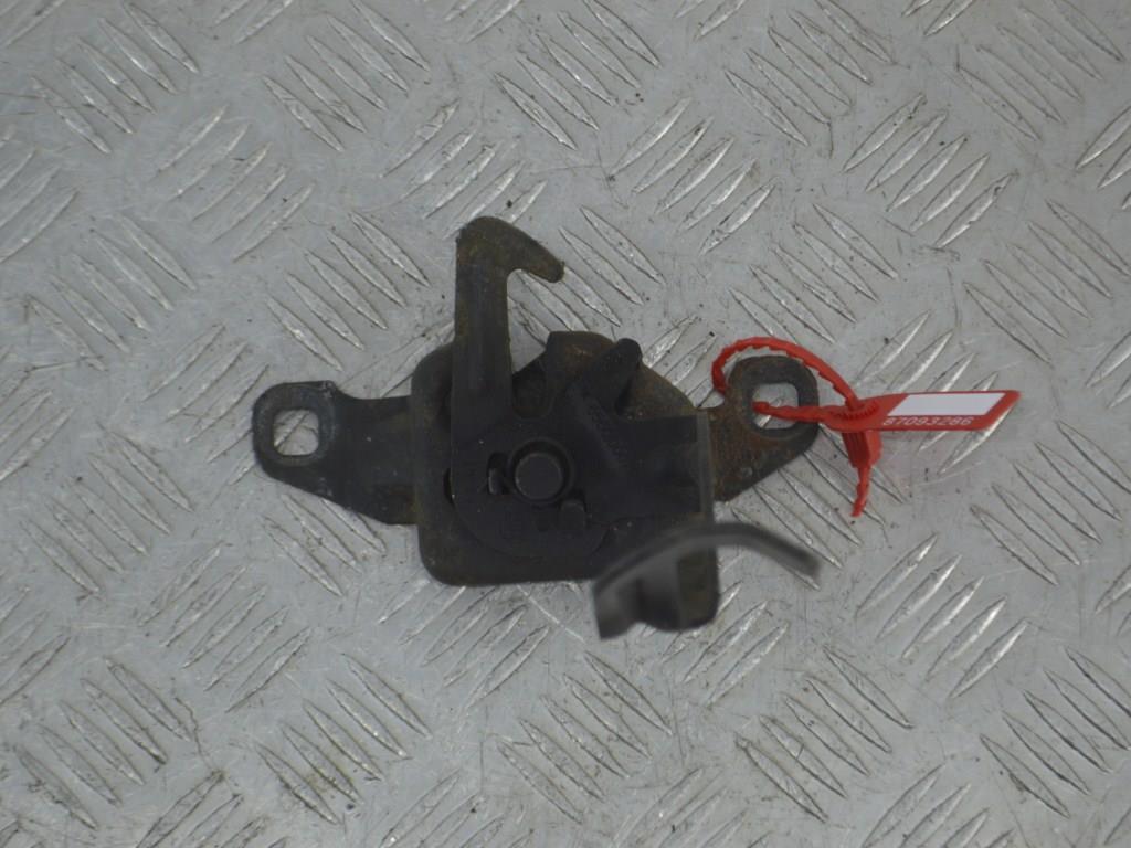 Замок капота