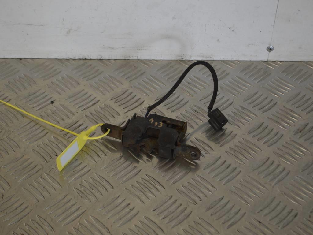 Замок капота