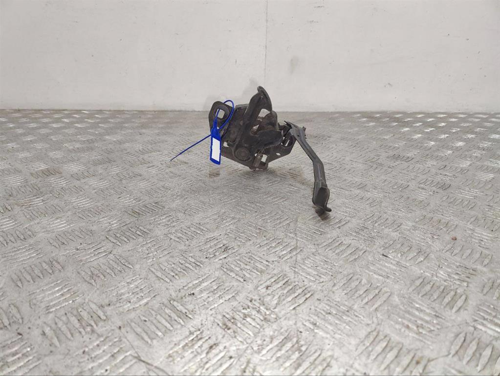 Замок капота