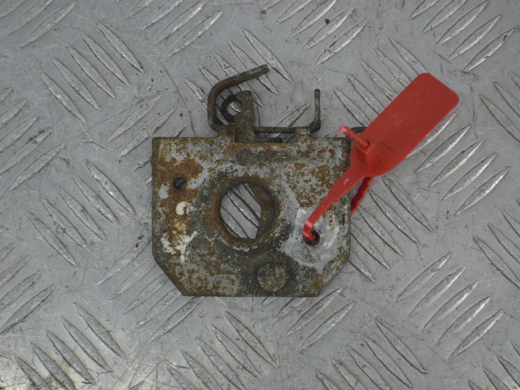 Замок капота