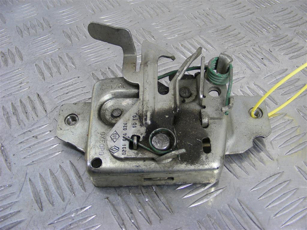 Замок капота