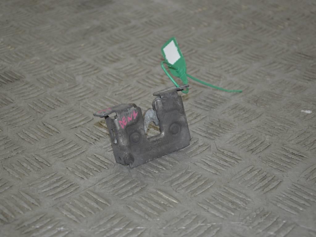 Замок капота