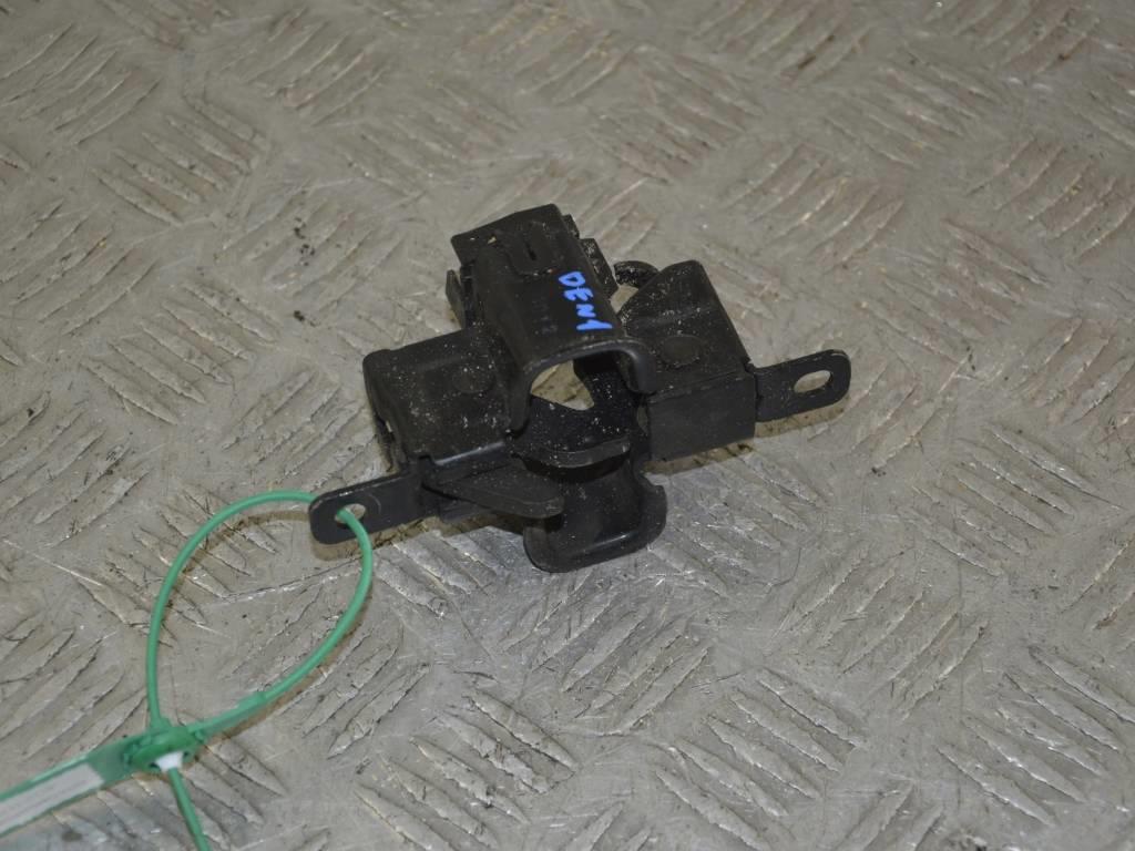 Замок капота