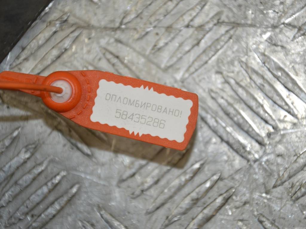 Замок капота