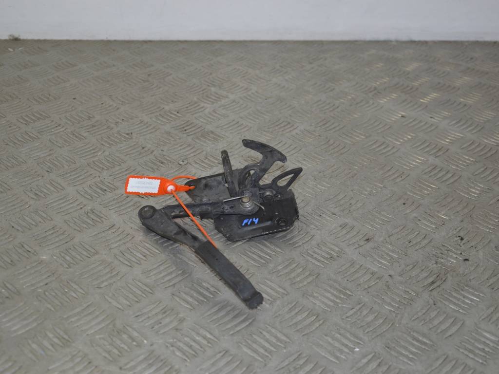 Замок капота