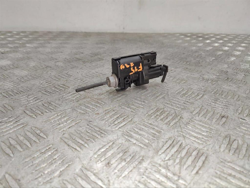 Замок лючка топливного бака