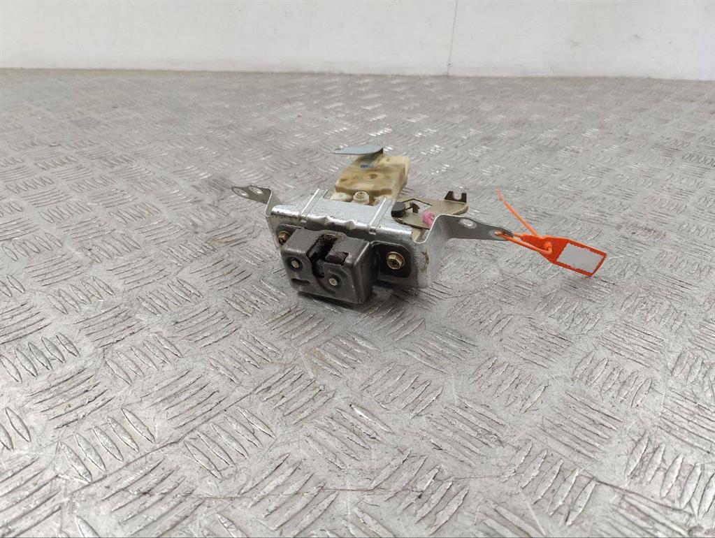 Замок стекла двери багажника