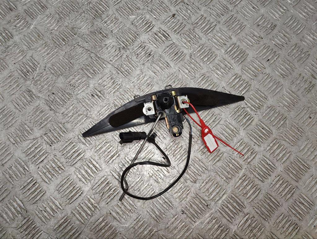 Замок стекла двери багажника