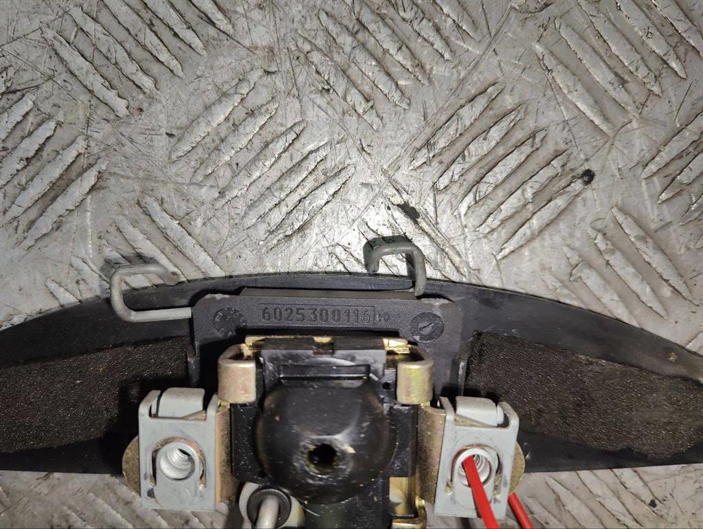 Замок стекла двери багажника