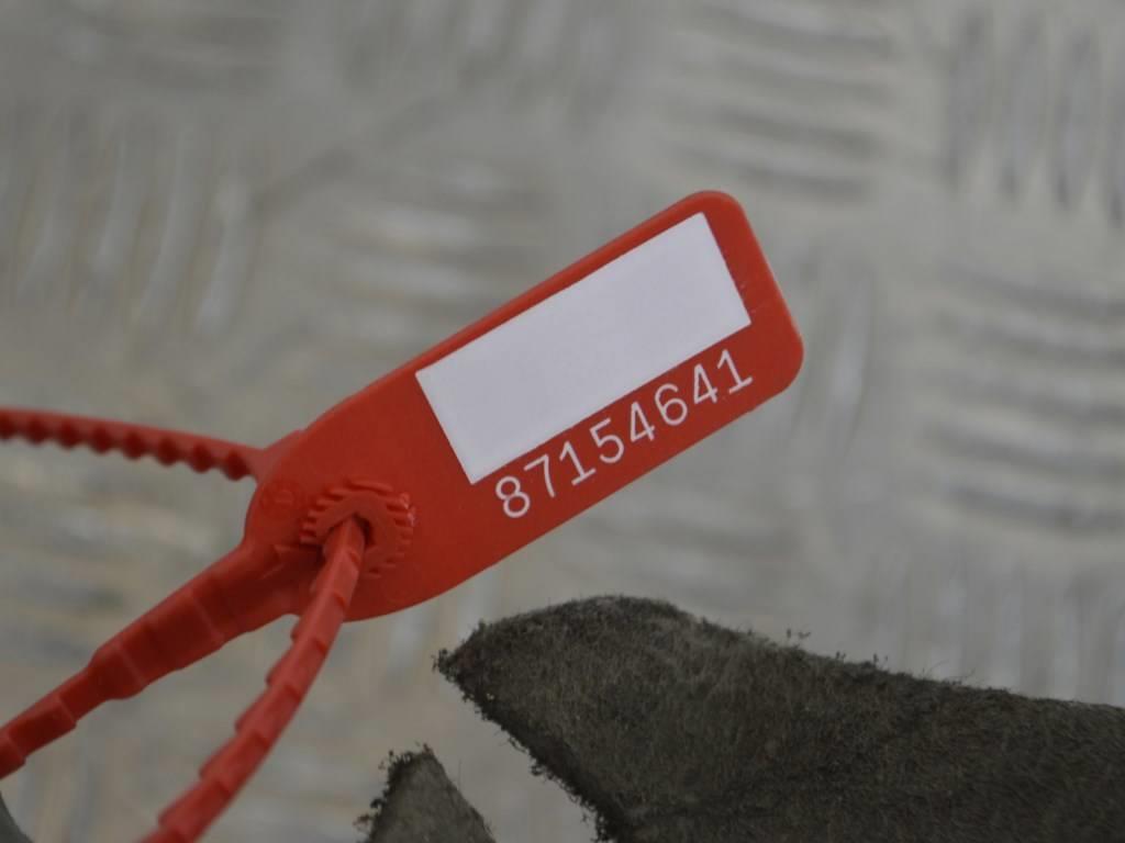 Защита арок передняя левая (подкрылок)