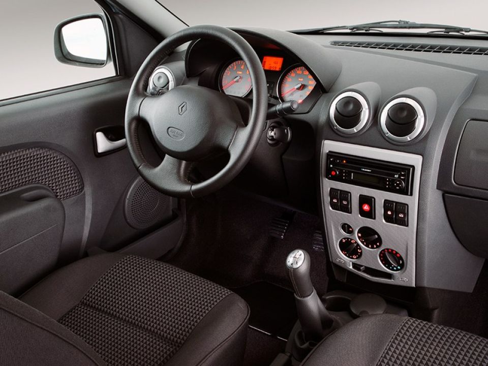 logan 1Renault Loga 2004 2009 salon